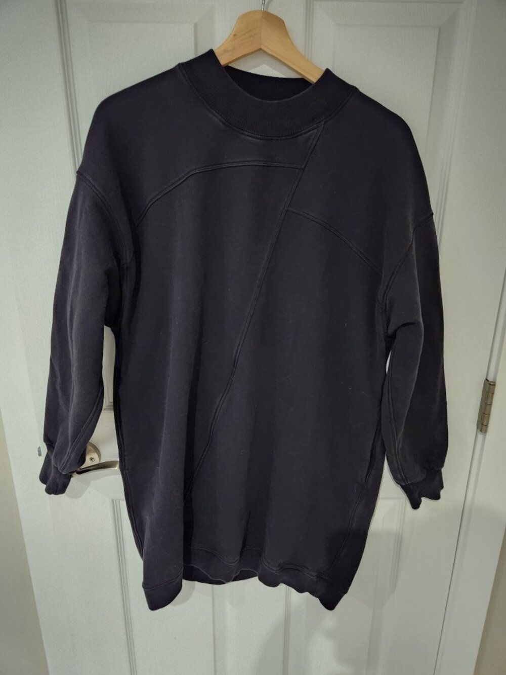 Black Oversized Lululemon Sweater - Large